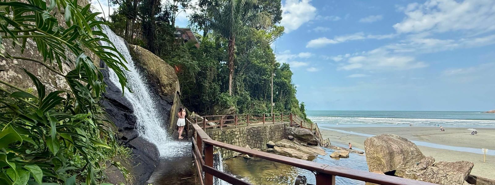 Praia do Iporanga: a praia cachoeira à beira-mar no Guarujá!