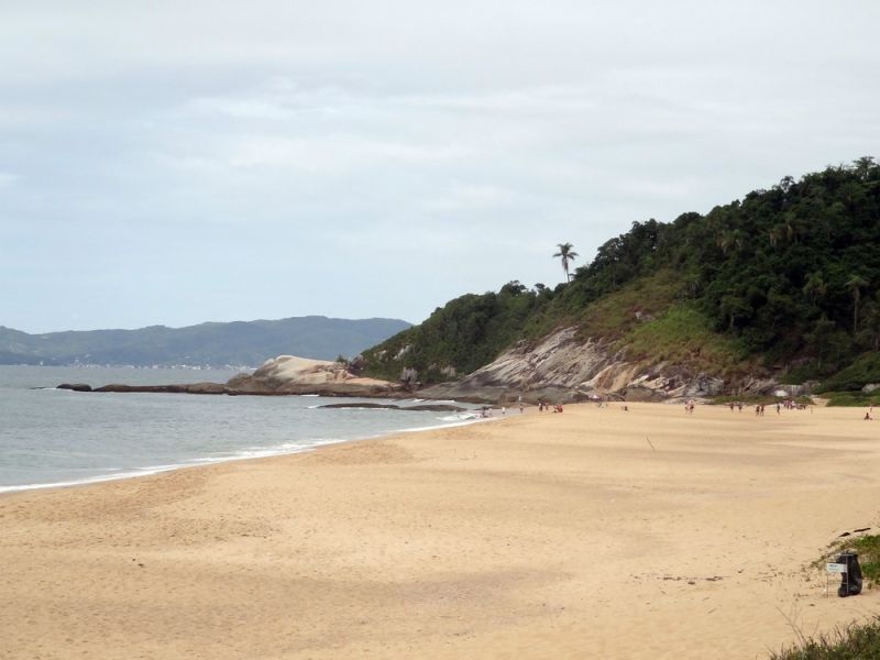 Praia Do Estaleirinho Balneário Camboriú