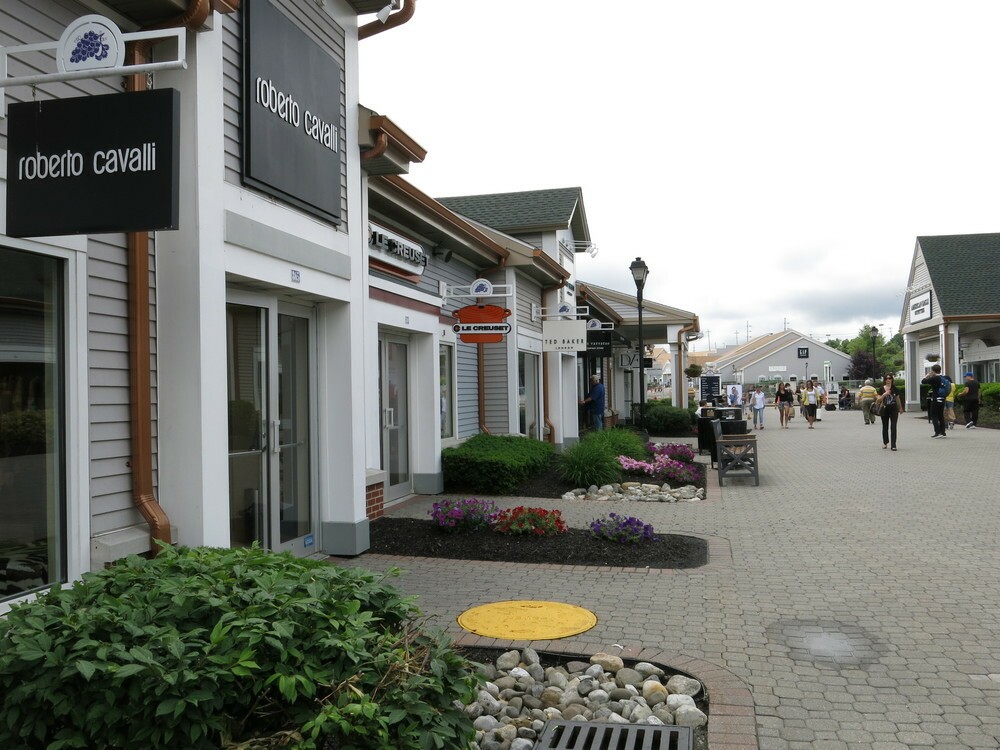 Woodbury Common Premium Outlets: Roundtrip Transfers from New York - KKday