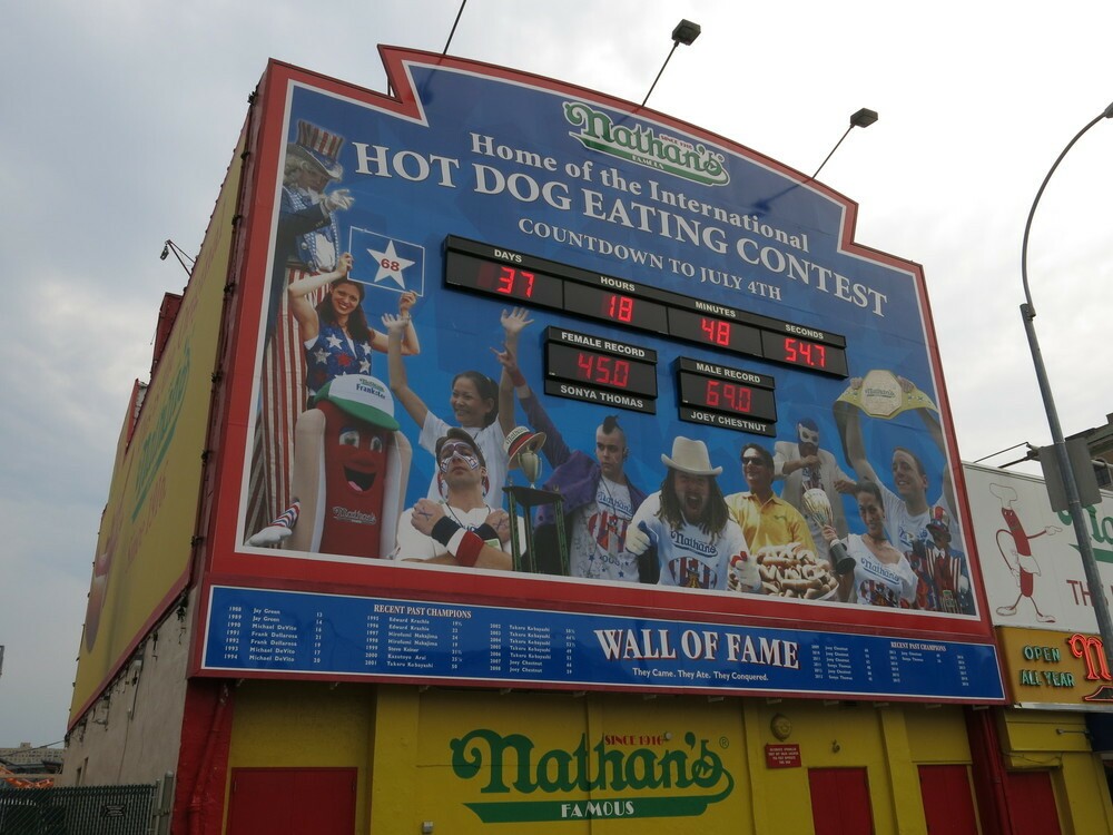 Direto de NY, a rede de hot-dogs Nathan's Famous chega ao Brasil