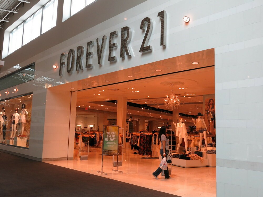 NEW YORK - 19 De Março De 2016: No Interior Da Forever 21, Em Nova