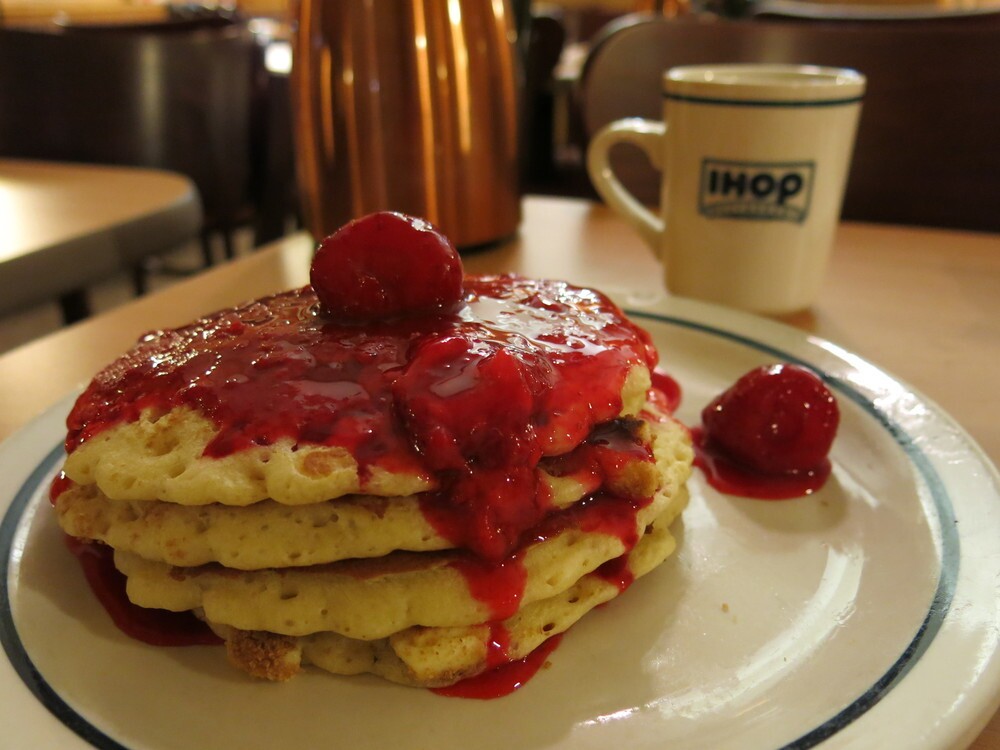 EATING AT - IHOP - ORLANDO 