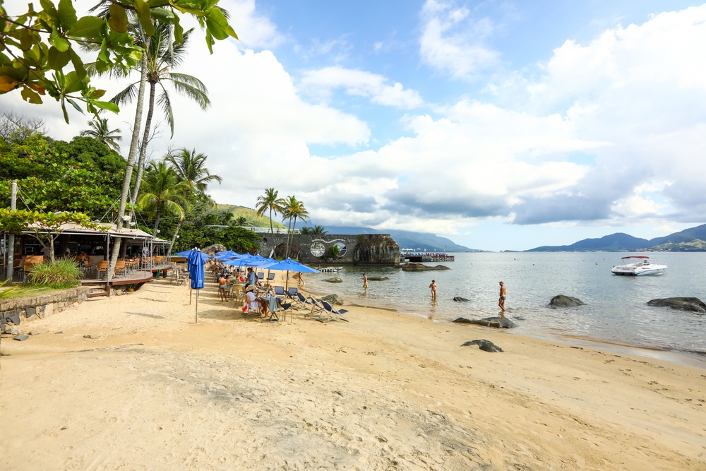 Praia do Viana é urbana e tem águas claras, mornas e tranquilas. É ideal  para crianças e quem busca tranquilidade. - Picture of Ilhabela, State of  Sao Paulo - Tripadvisor