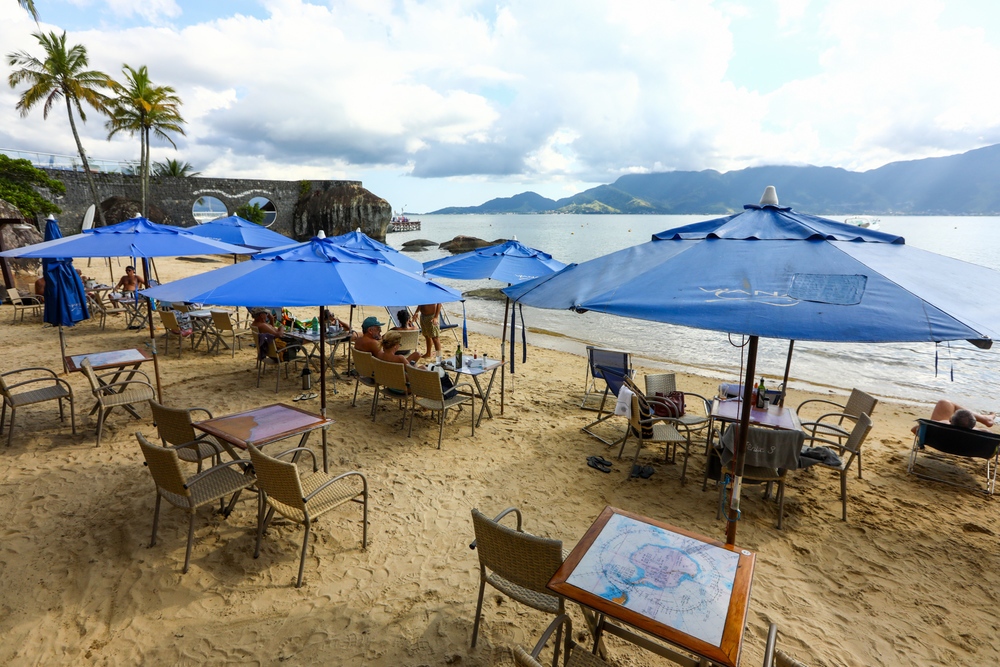 Praia do Viana é urbana e tem águas claras, mornas e tranquilas. É ideal  para crianças e quem busca tranquilidade. - Picture of Ilhabela, State of  Sao Paulo - Tripadvisor