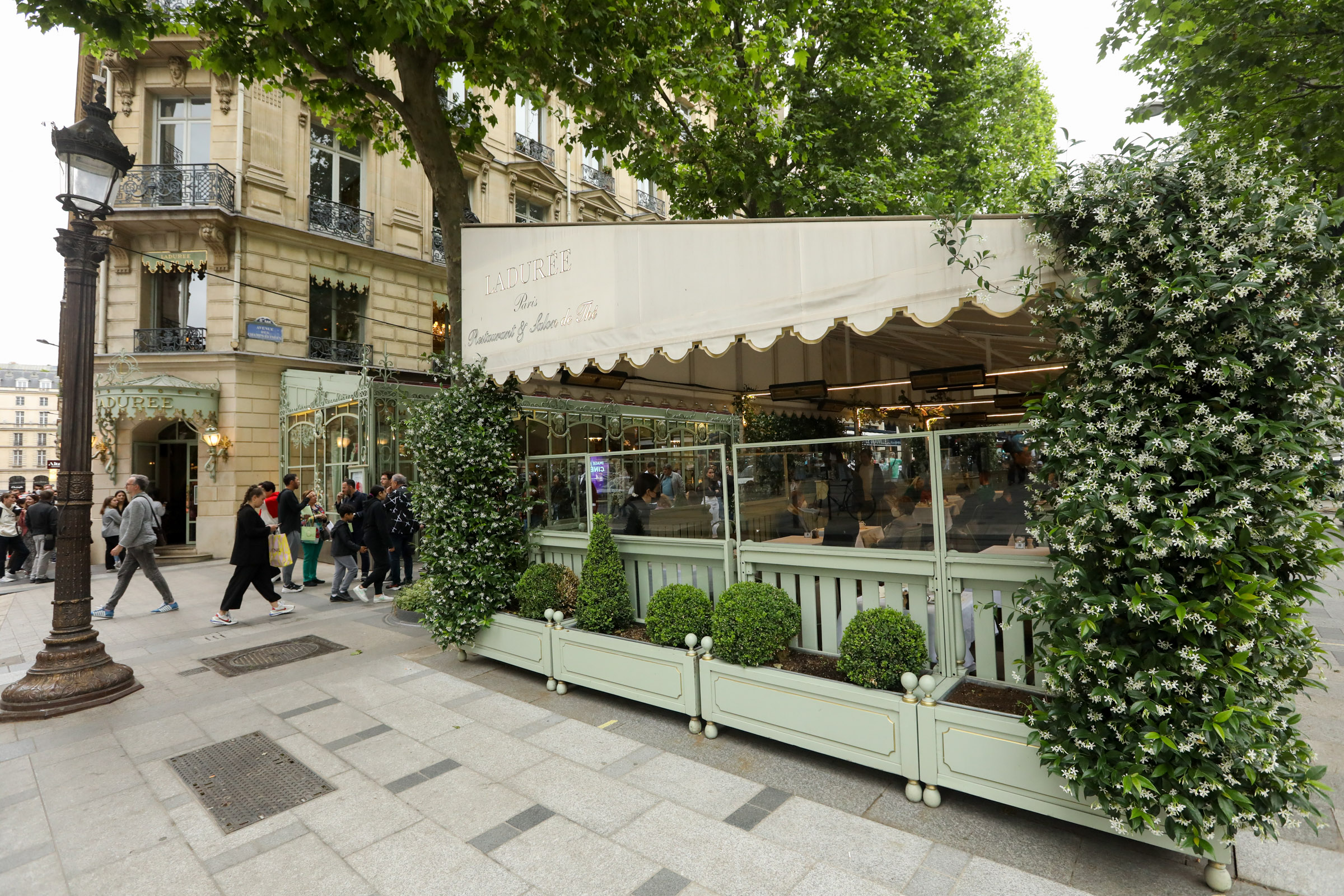 Avenida Champs Élysées restaurantes