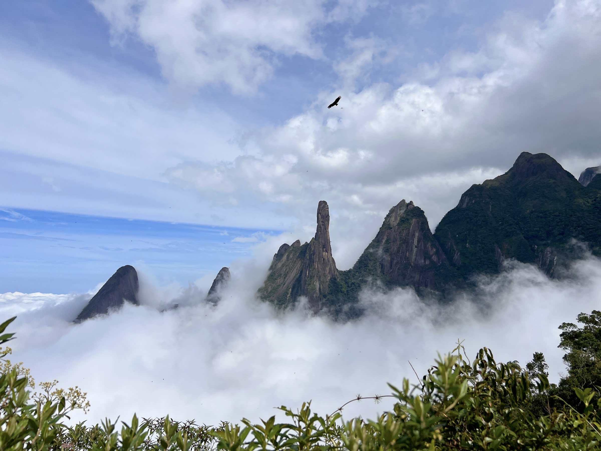 TRAVESSIA PETROPOLIS TERESOPOLIS - Guia profissional com equipamento