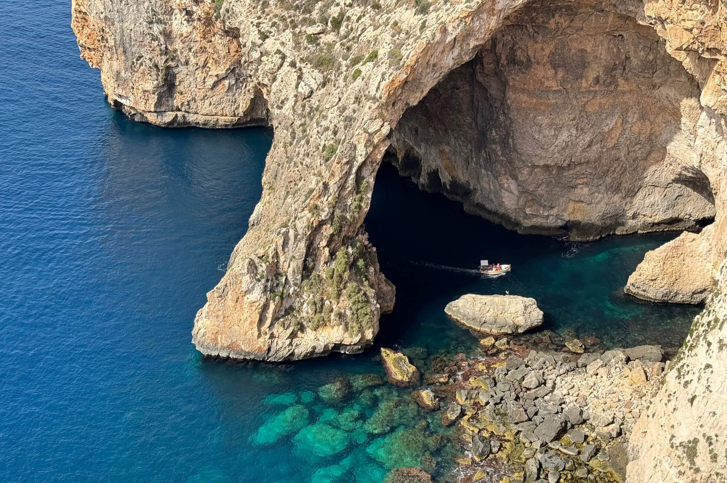 Blue Grotto (Gruta Azul)