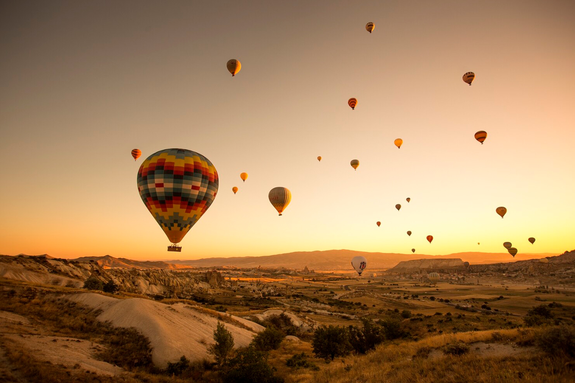 Passeio de balão: dicas, preços e 8 destinos onde realizar esse sonho!