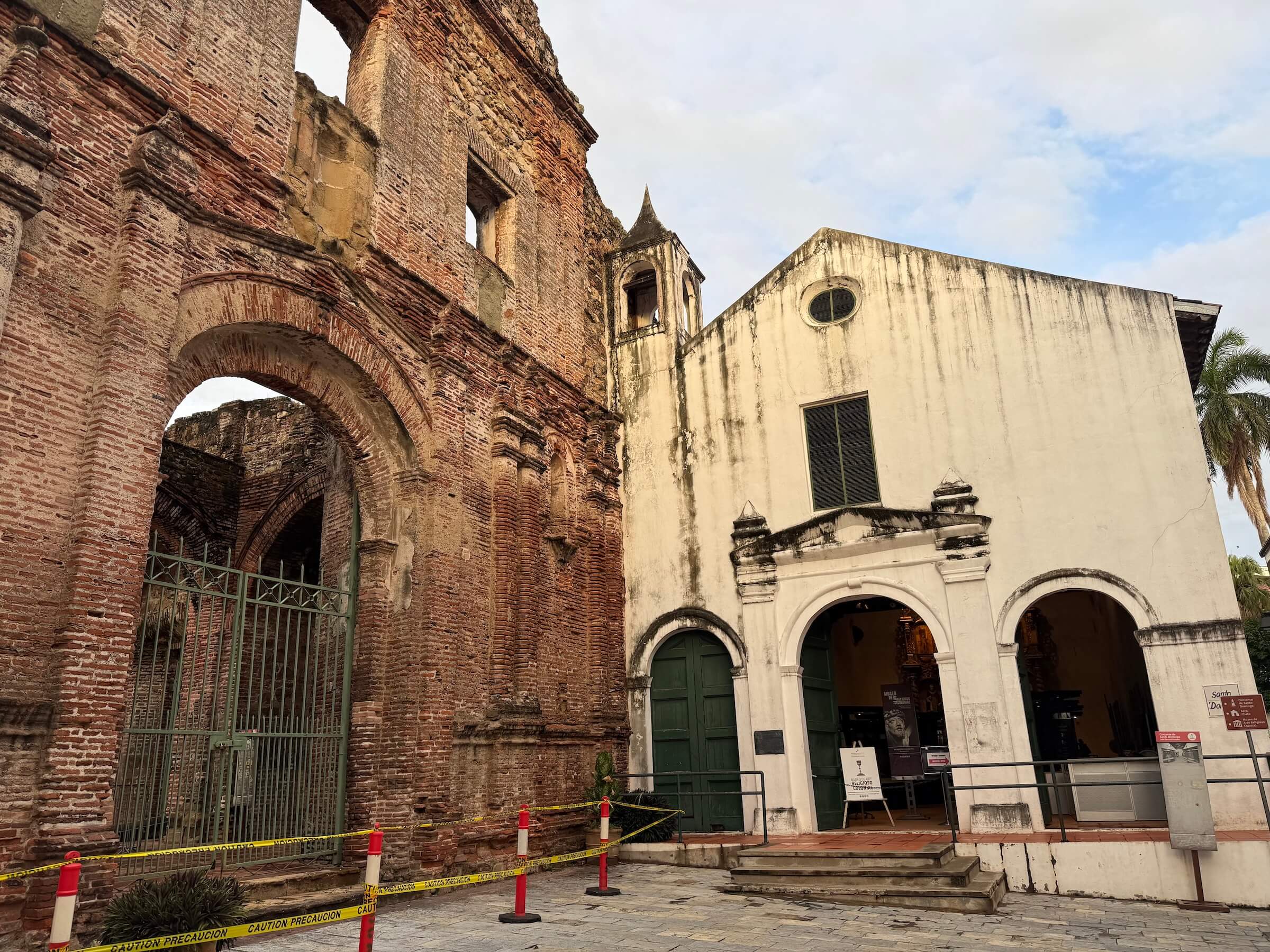 Antigo Convento de Santo Domingo — Arco Chato