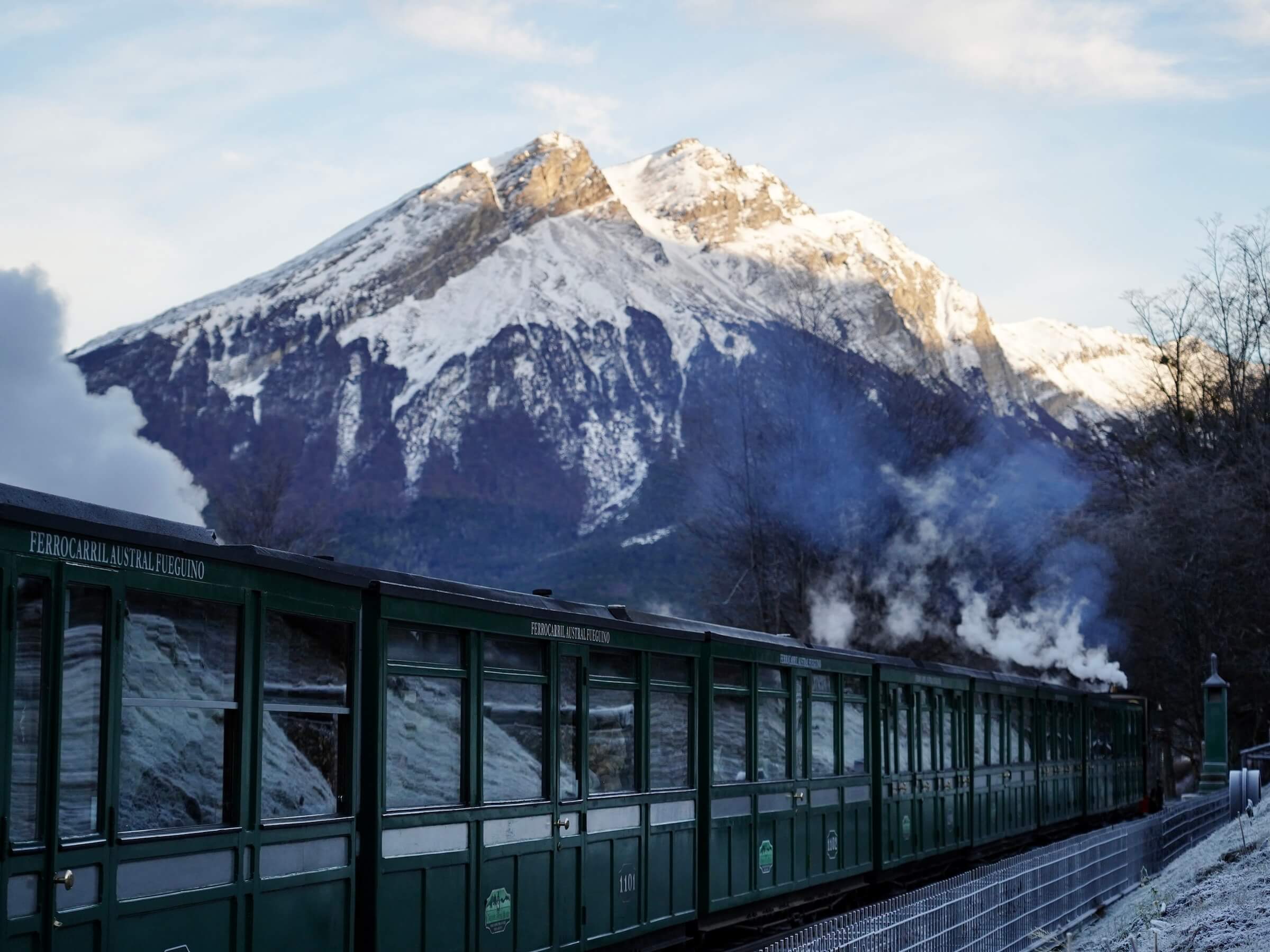 Inverno em Ushuaia: guia completo para curtir neve, esqui e passeios no fim do mundo